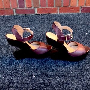 Irregular heeled sandals. Size 10M/40.